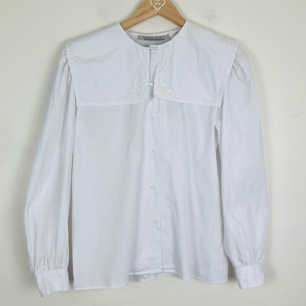 Vintage Karen Scott, white button front embroidered pilgrim collar shirt. 10.